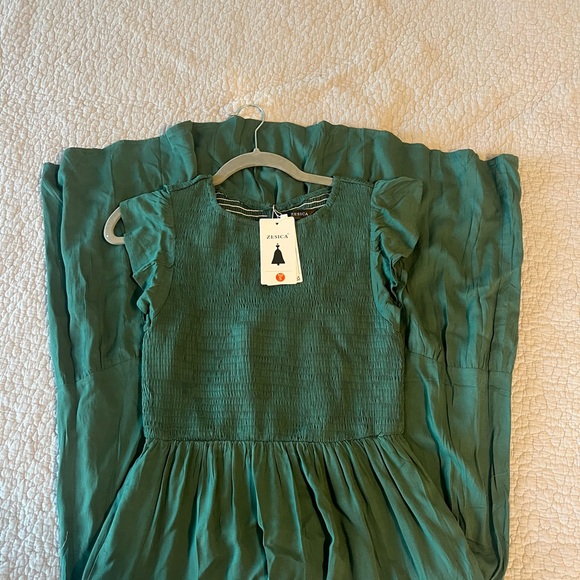 Chic Green Midi Dress - Picture 2 of 5